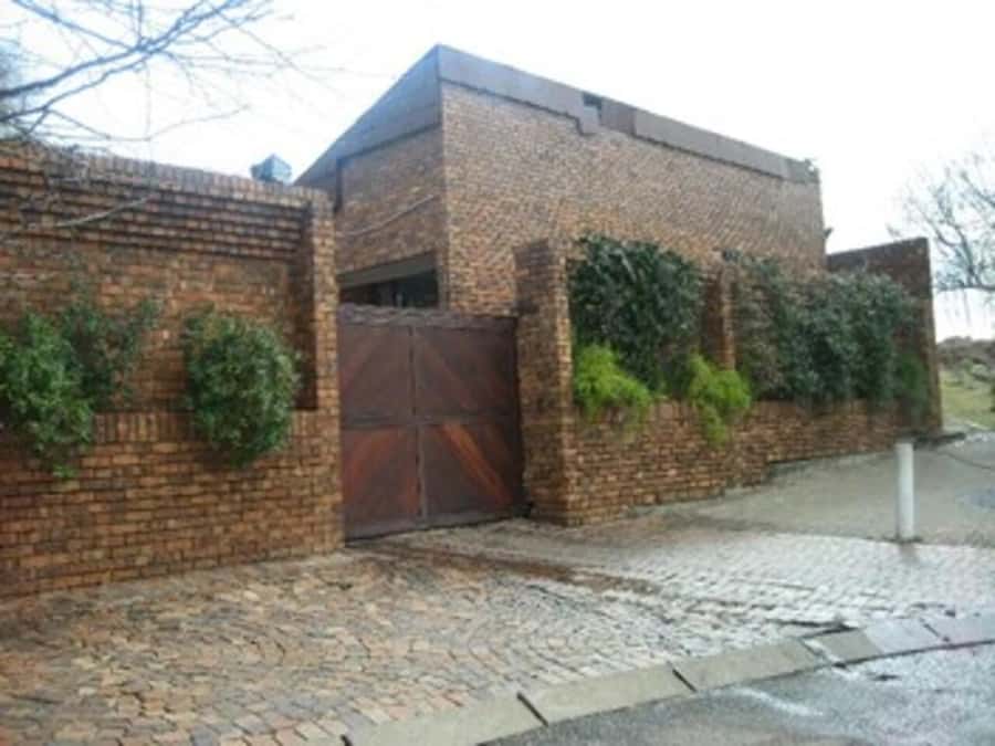Johannesburg: Half-Day Soweto Tour with a Local Guide - The Soweto Towers as a modern landmark