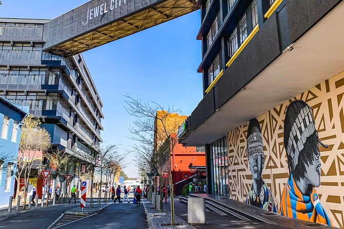 Johannesburg: Maboneng Street Art & Culture Tour - Reading the murals in Maboneng