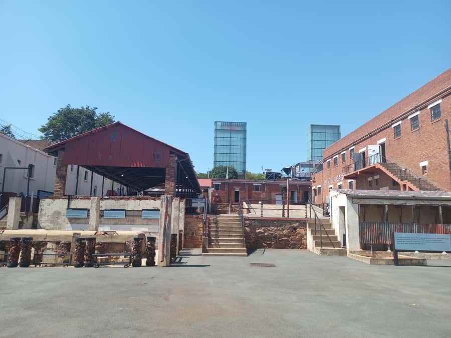 Johannesburg: Private Guided City Tour with Apartheid Museum - 9:00 at Constitutional Hill and the Old Fort