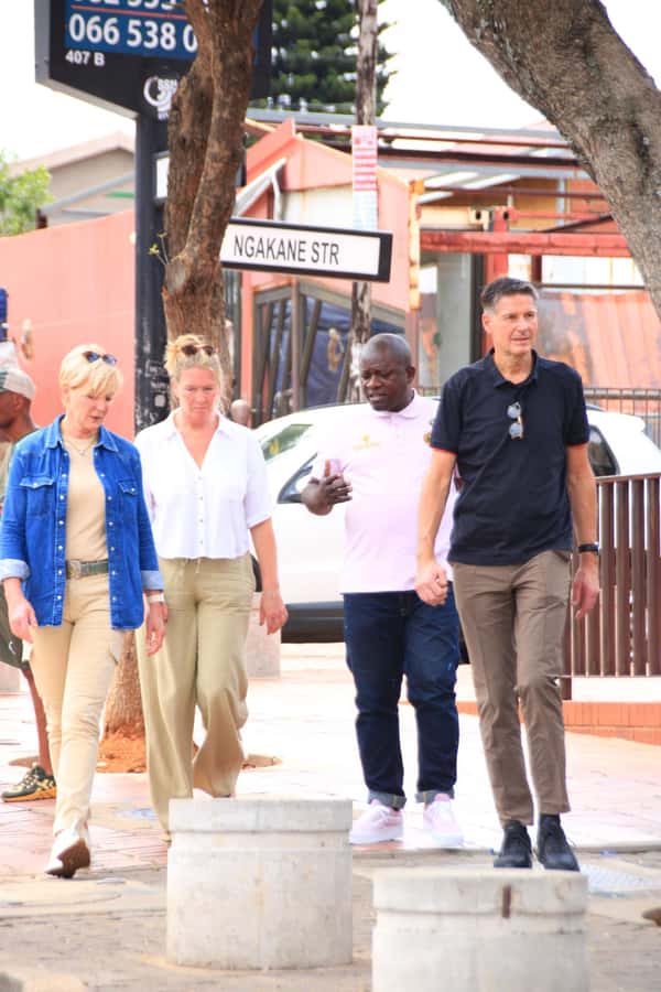 Johannesburg: Soweto & Apartheid Museum Half-Day Tour - Hector Pieterson and the 1976 student uprising