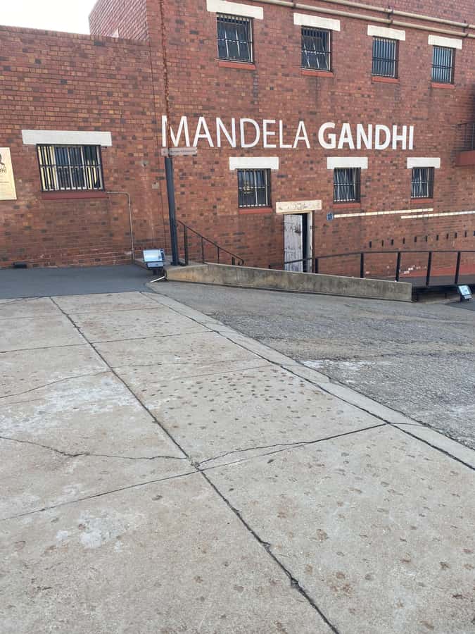 Johannesburg: Soweto & Apartheid Museum Half-Day Tour - Guides who shape the day