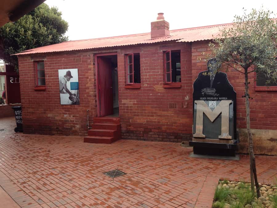 Johannesburg: Soweto Tour with Lunch - From wealthy streets to informal housing