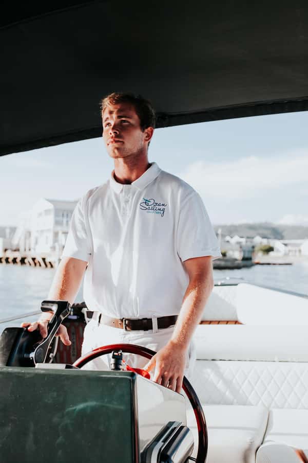 Knysna: Scenic Cruise Aboard a Luxury Lounge Cruiser - A celebration boat with champagne and oysters