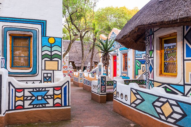 Lesedi Cultural Village Experience - Souvenir shopping before the cultural program