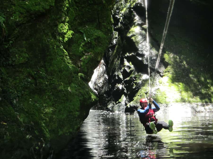Plettenberg Bay: Canyoning Trip - The 25-meter abseil gets you moving quickly