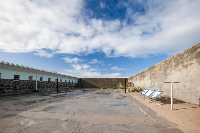 Robben Island Tour - Hotel Pick-Ups & stops at interesting places pre/post tour - What the $181.17 price really buys