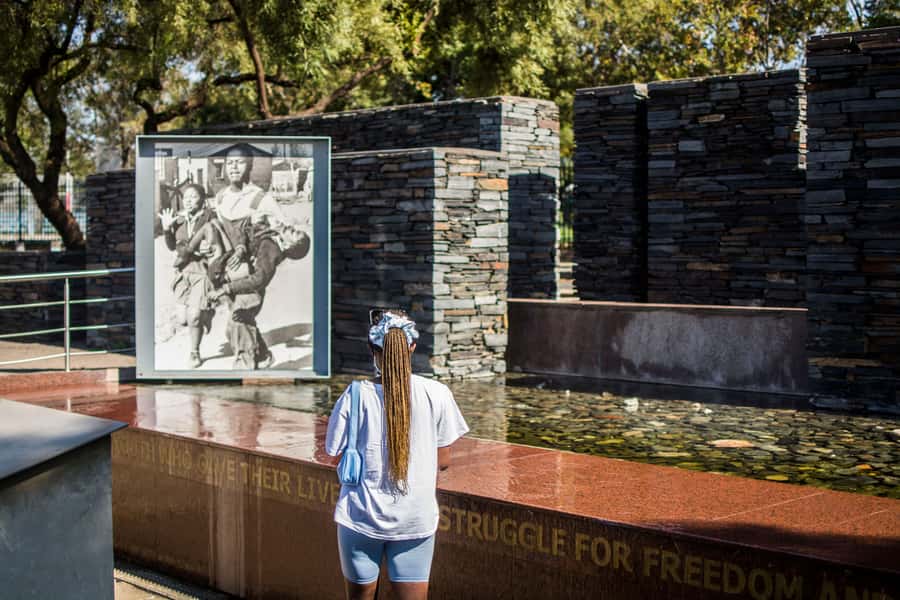 Soweto: Walking Tour with a Local Guide and Lunch - Nomzamo Park and the question of responsible visits